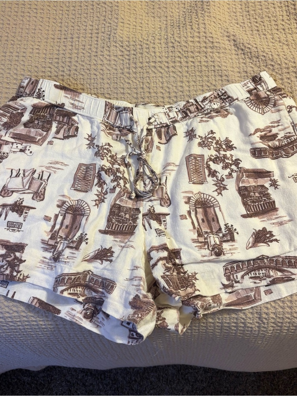 Abercrombie & Fitch Cream Shorts with Brown Scenic Print